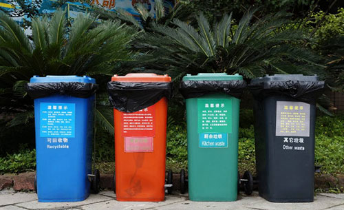 實行分類數(shù)十年,廈門居民仍對分類垃圾桶“分不清”?