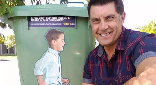 行車安全出奇招:垃圾桶上貼安全標(biāo)識(shí),提醒司機(jī)‘不要超速’